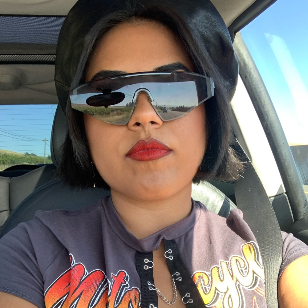 Meet your Posher, Yanessa